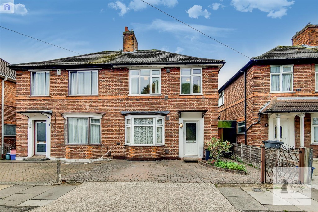 Colwyn Crescent, Hounslow, 3 bedroom, House SemiDetached