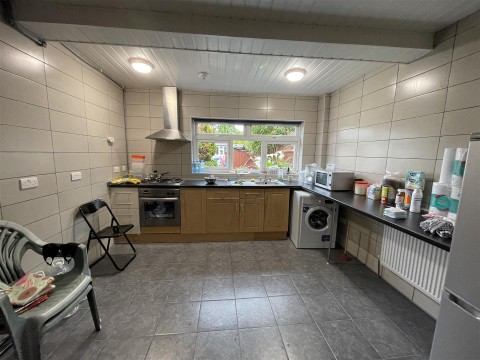 View Full Details for Broad Walk, Hounslow