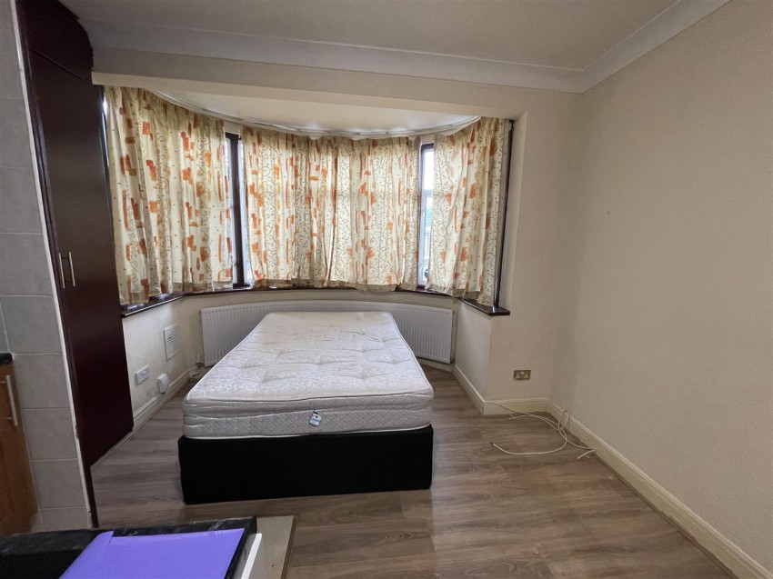 Images for Broad Walk, Hounslow