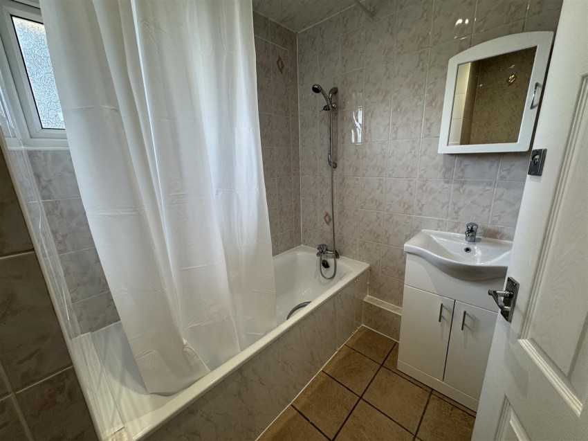 Images for The Glen, Southall