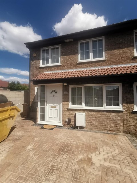 View Full Details for Brackendale Close, Hounslow