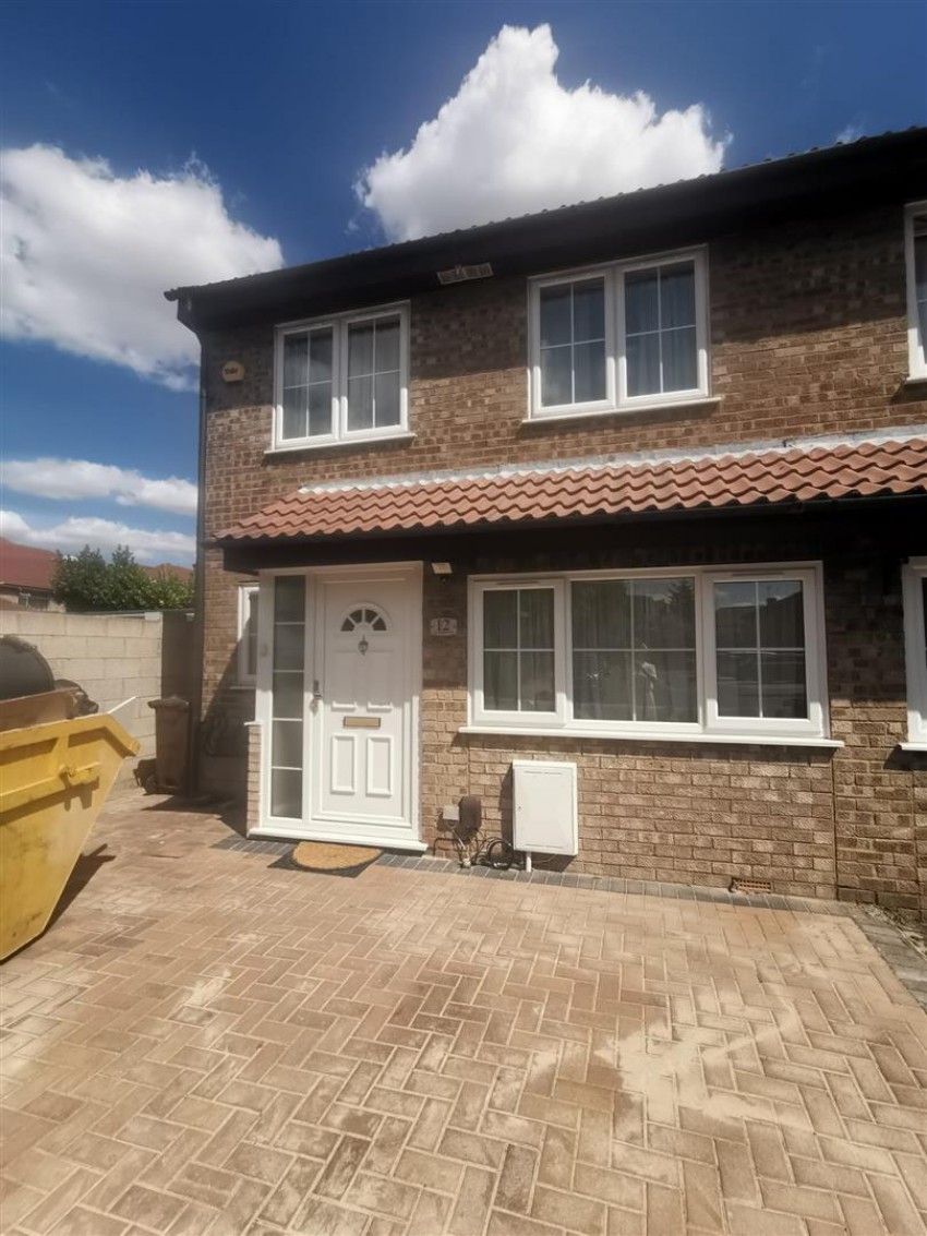 Images for Brackendale Close, Hounslow