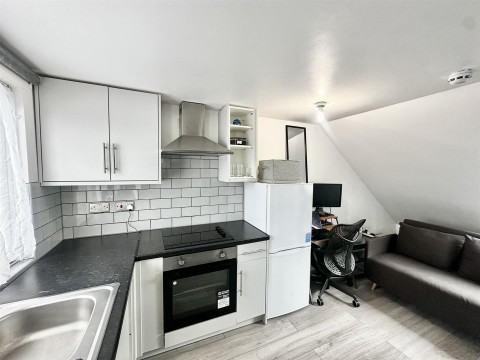 View Full Details for TAUNTON AVE, HOUNSLOW