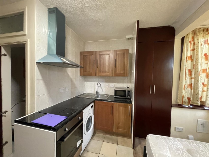 Images for Broad Walk, Hounslow
