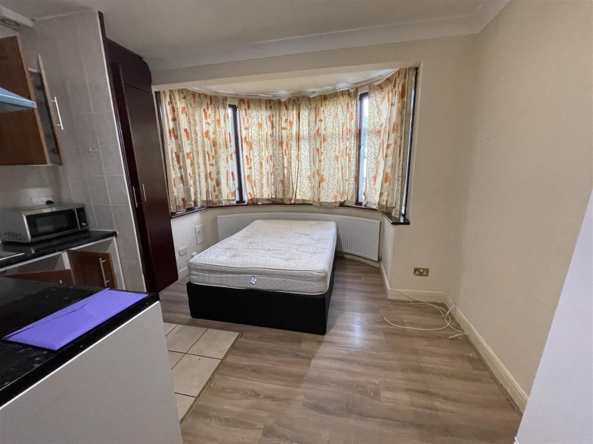 Images for Broad Walk, Hounslow